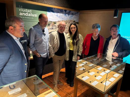 el-gobierno-regional-cede-al-centro-de-interpretacion-‘ciudad-de-vacos’-64-piezas-arqueologicas-claves-para-conocer-este-yacimiento-medieval