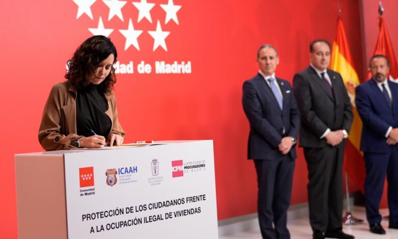 diaz-ayuso-facilitara-que-victimas-de-ocupacion-ilegal-de-viviendas-reciban-asesoramiento-juridico-gratuito:-“no-vamos-a-ponernos-de-perfil”