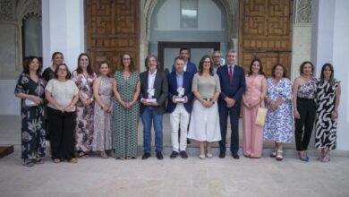 ana-maria-ruiz-y-merce-ros,-ganadoras-del-v-premio-de-periodismo-luisa-alberca-lorente-por-la-igualdad-de-genero-convocado-por-el-gobierno-regional