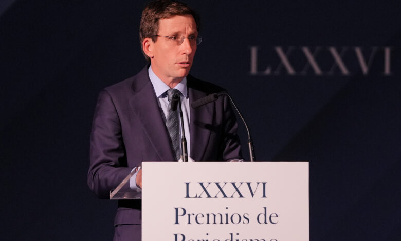almeida-destaca-“la-valentia,-talento-y-compromiso”-de-los-profesionales-del-periodismo-en-la-entrega-de-los-premios-apm-2024