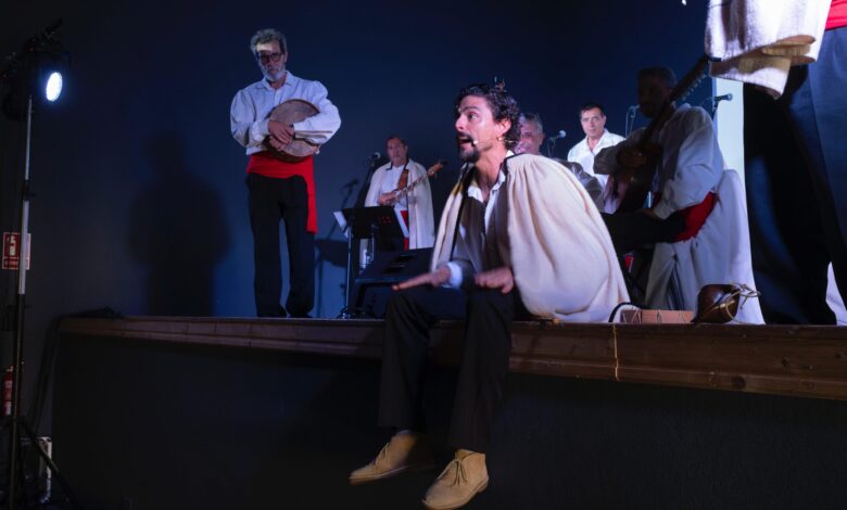 estudiantes-de-la-gomera-y-la-palma-se-acercan-a-la-musica-canaria-en-un-concierto-didactico-de-los-sabandenos