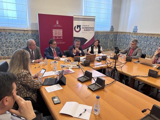 castilla-la-mancha,-a-la-vanguardia-en-gobierno-abierto-tras-una-decada-de-trabajo-en-materia-de-transparencia,-participacion-e-integridad
