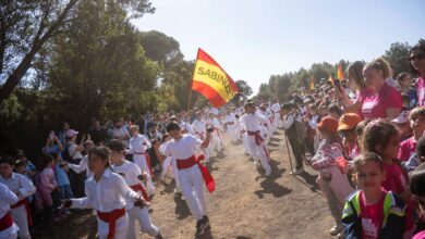 escolares-de-el-hierro-protagonizan-una-emotiva-escenificacion-de-la-bajada-de-la-virgen-de-los-reyes