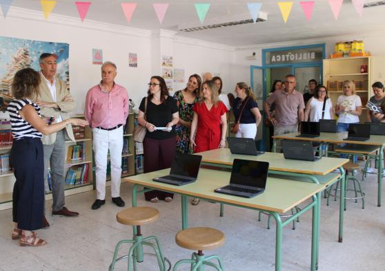 el-gobierno-de-castilla-la-mancha-reafirma-su-apuesta-por-la-innovacion-educativa-con-la-inauguracion-de-un-aula-de-robotica-en-malagon