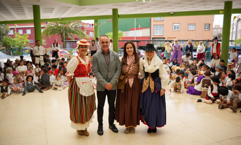 el-ref-centra-los-actos-escolares-del-dia-de-canarias-en-la-laguna-con-drones,-canciones,-cuentos,-juegos-y-romeria