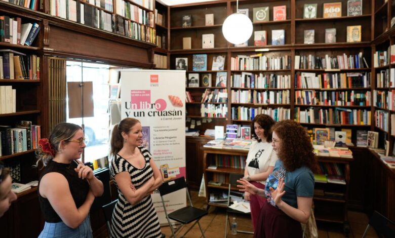 la-comunidad-de-madrid-fomenta-la-lectura-entre-los-jovenes-con-el-ciclo-de-desayunos-literarios-un-libro-y-un-cruasan