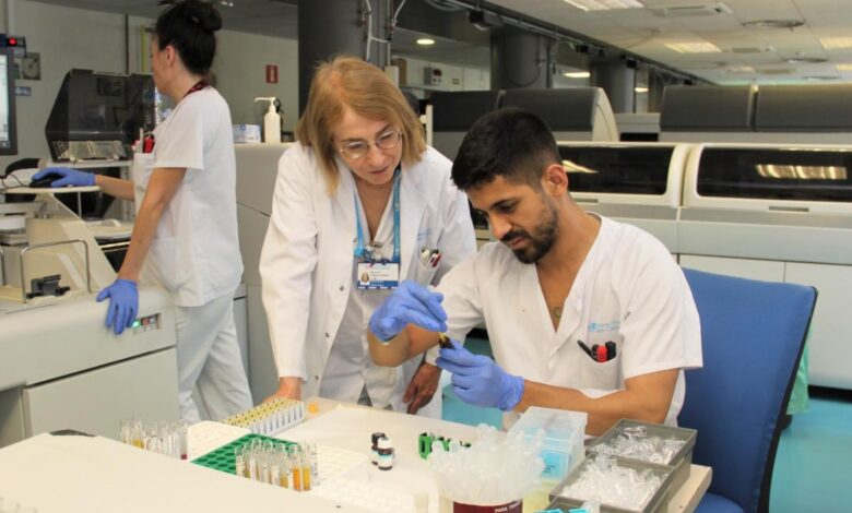 el-hospital-publico-clinico-san-carlos-recibe-la-acreditacion-de-calidad-para-su-laboratorio-de-analisis-clinicos