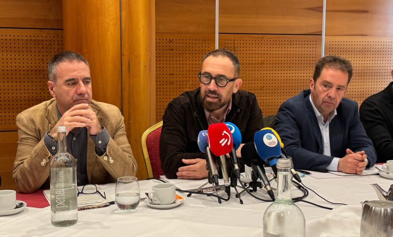 el-departamento-de-vivienda-y-agenda-urbana-realiza-un-desayuno-informativo-junto-a-periodistas-especializados-en-la-materia-para-explicar-en-detalle-la-ley-de-medidas-urgentes-registrada-esta-semana-en-el-parlamento-vasco