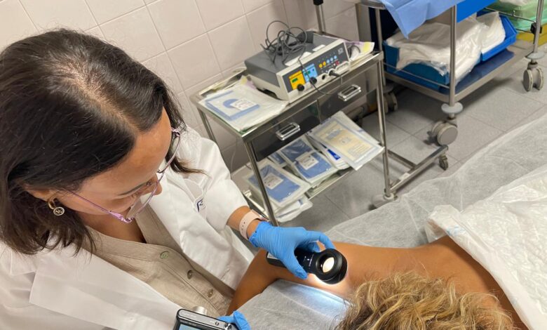 las-consultas-de-teledermatologia-en-atencion-primaria-han-atendido-a-1.300-pacientes-en-lanzarote