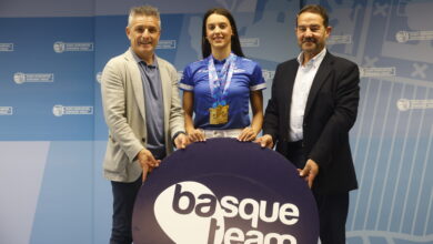 la-gimnasta-del-basque-team,-salma-solaun,-presenta-en-casa-las-tres-medallas-de-oro-obtenidas-en-el-europeo-celebrado-en-estonia
