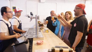 la-comunidad-de-madrid,-en-la-fabrica-de-la-cerveza-capaz,-la-primera-elaborada-en-espana-por-personas-con-discapacidad-intelectual