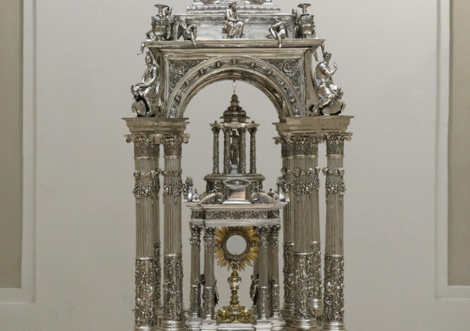 la-custodia-procesional-de-madrid-vuelve-a-la-procesion-del-corpus-christi-tras-su-restauracion