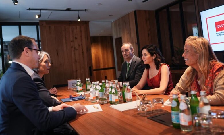 diaz-ayuso-cierra-con-equinix-una-inversion-de-460-millones-para-expandir-su-campus-del-centro-de-datos-en-alcobendas
