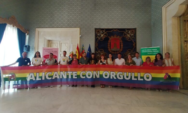 alicante-conmemora-el-dia-del-orgullo-y-defiende-el-respeto-a-la-diversidad-en-un-acto