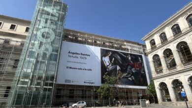 el-reina-sofia-se-cubre-con-obras-emblematicas-de-su-coleccion-durante-la-restauracion-de-sus-fachadas
