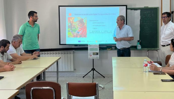 el-gobierno-de-castilla-la-mancha-impulsa-en-jadraque-la-capacitacion-digital-de-agricultores-y-ganaderos-en-zonas-con-desafios-demograficos