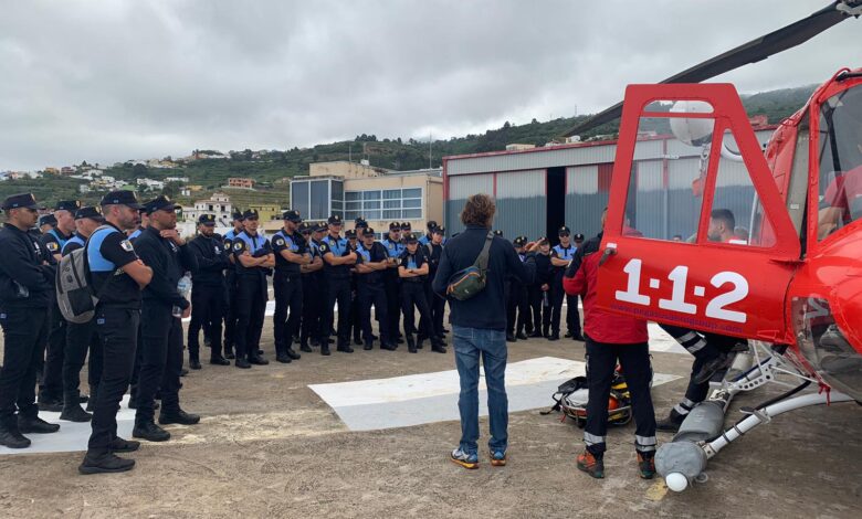 cien-nuevos-policias-locales-conocen-el-funcionamiento-del-ges-en-la-base-de-helicopteros-de-la-guancha