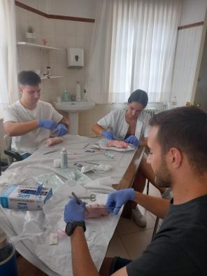 el-centro-de-salud-de-munera-organiza-un-taller-de-rcp-y-sutura-para-profesionales-de-nueva-incorporacion