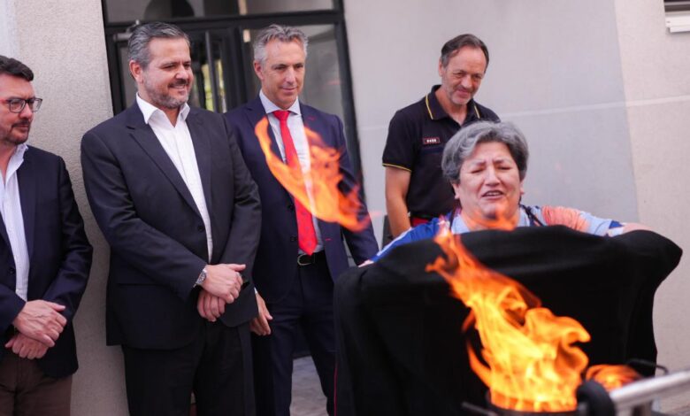 la-comunidad-de-madrid-reparte-25.000-detectores-de-humo-en-las-casas-de-la-avs-para-prevenir-incendios-domesticos
