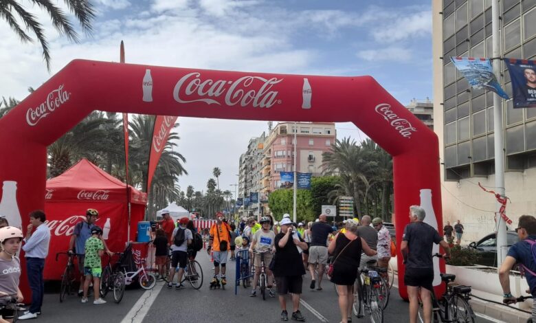la-ciclovia-litoral-congrega-a-las-familias-alicantinas-y-cierra-la-semana-de-la-movilidad