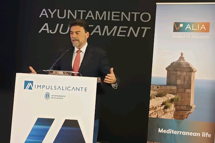 una-delegacion-de-alicante-acude-al-tercer-foro-de-ciudades-exquisitas-2025-de-weihai