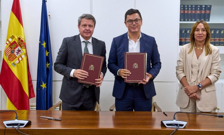 el-gobierno-de-canarias-firma-la-tercera-adenda-del-convenio-de-carreteras-2018-2027 