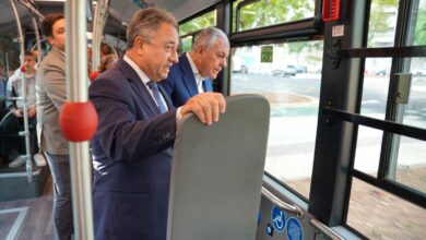 el-alcalde-sanz-realiza-el-primer-viaje-en-tranvibus,-que-sera-gratuito-la-primera-semana