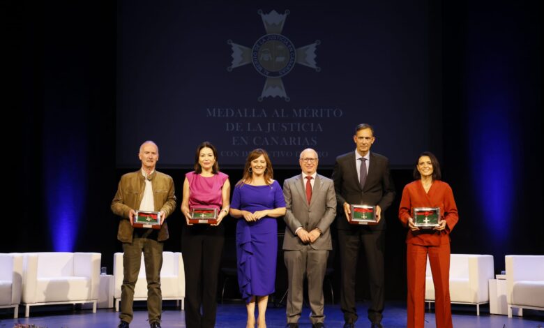 la-consejera-de-presidencia-entrega-las-medallas-al-merito-de-la-justicia-con-distintivo-de-oro