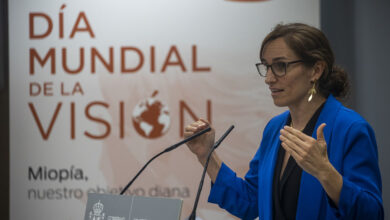 la-ministra-de-sanidad-subraya-que-«ver-bien-no-es-un-privilegio,-es-un-derecho»
