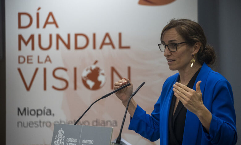 la-ministra-de-sanidad-subraya-que-«ver-bien-no-es-un-privilegio,-es-un-derecho»