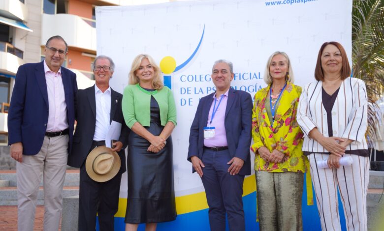 esther-monzon-asiste-a-la-inauguracion-de-la-i-feria-de-bienestar-psicologico mentalis
