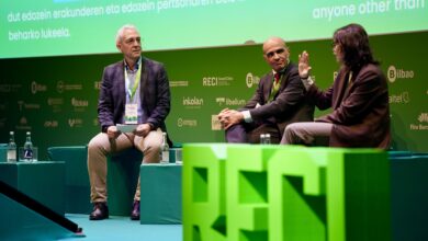 javier-dieguez-modera-una-mesa-redonda-sobre-ciberseguridad-en-el-“v-congreso-smart-city-reci”