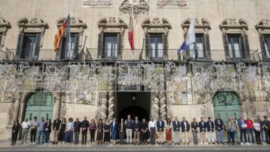 alicante-guarda-tres-minutos-de-silencio-por-las-victimas-de-la-dana-en-su-aniversario