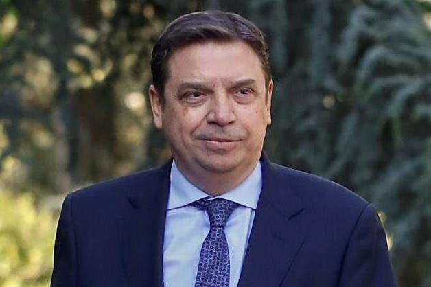 luis-planas-subraya-el-papel-esencial-de-las-cooperativas-en-el-sector-vitivinicola-espanol